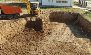 Рытье котлованов под фундамент в Балтийске – цена от 2573 руб. за м3 | 2Землекопа-Блт
